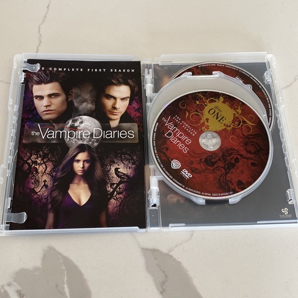 Vampire Diaries - Season 1 DVDs - Picture 3 of 6